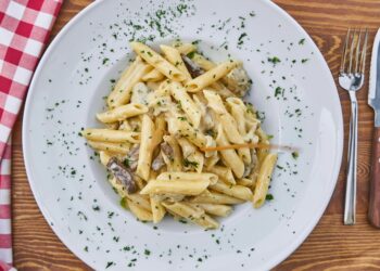 Migliora le tue abilità nella cottura della pasta: 5 consigli da esperto di Bobby Flay