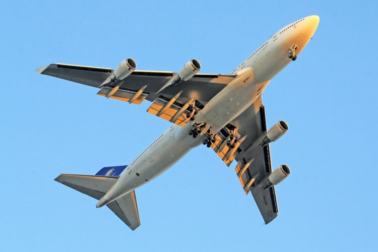 La United Airlines Holdings Inc. ha avuto tre incidenti con i suoi aeromobili Boeing nel giro di una settimana, con l’ultimo incidente che si è verificato quando un aereo è uscito dalla pista di rullaggio poco dopo l’atterraggio.