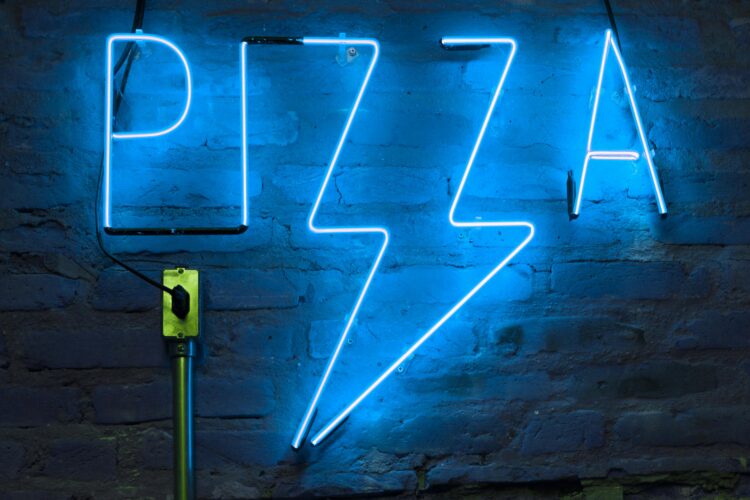 Pizza Hut e Yeastie Boys collaborano per creare un entusiasmante bagel alla pizza in stile New York – Scopri come ottenere il tuo gratuitamente!