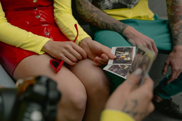 Vecchia scuola vs. Nuova scuola della moda: Esplorando i pro e i contro